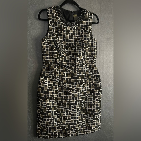 Taylor Metallic Sheath Sleeveless Dress W/Pockets & Beaded Neckline Sz 10 - Picture 4 of 10